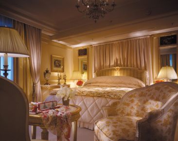 Four Seasons H&ocirc;tel George V Paris, The Champs-&Eacute;lys&eacute;es